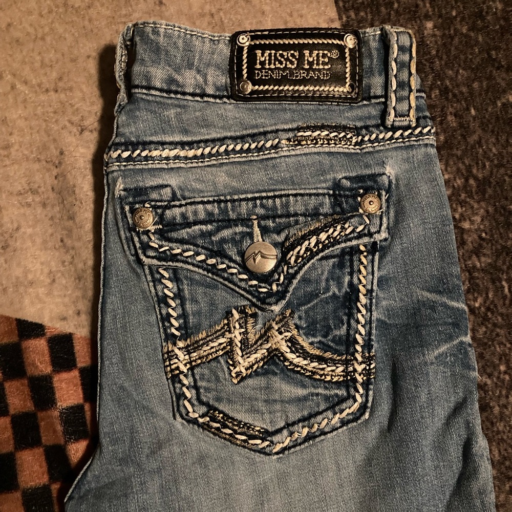 Miss Me Embroidered Pocket Boyfriend Capri